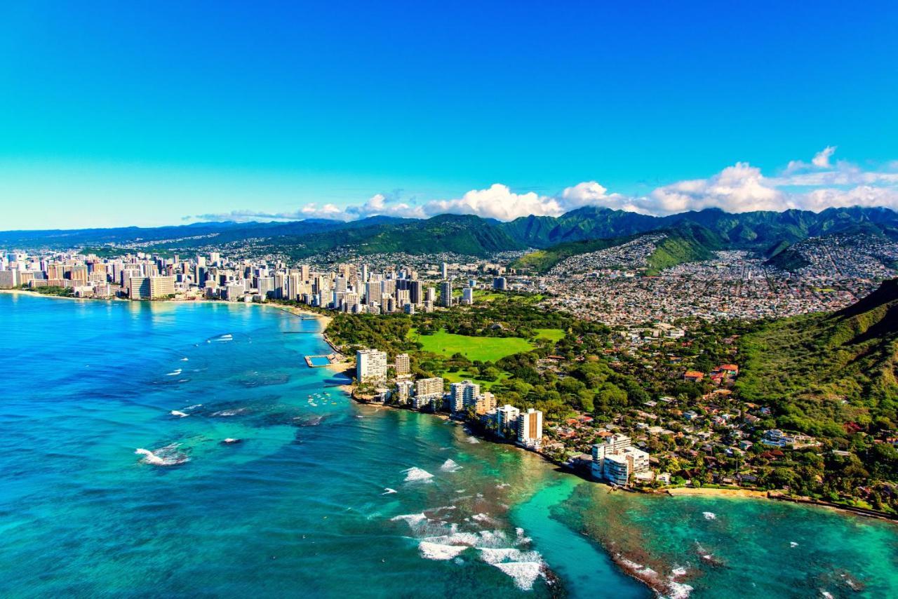 Picturesque Pacific Monarch * Honolulu