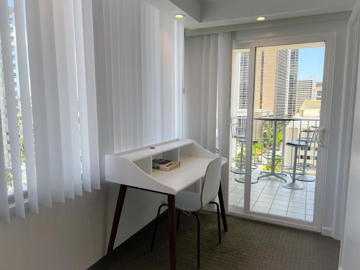 Picturesque Pacific Monarch Apartment *