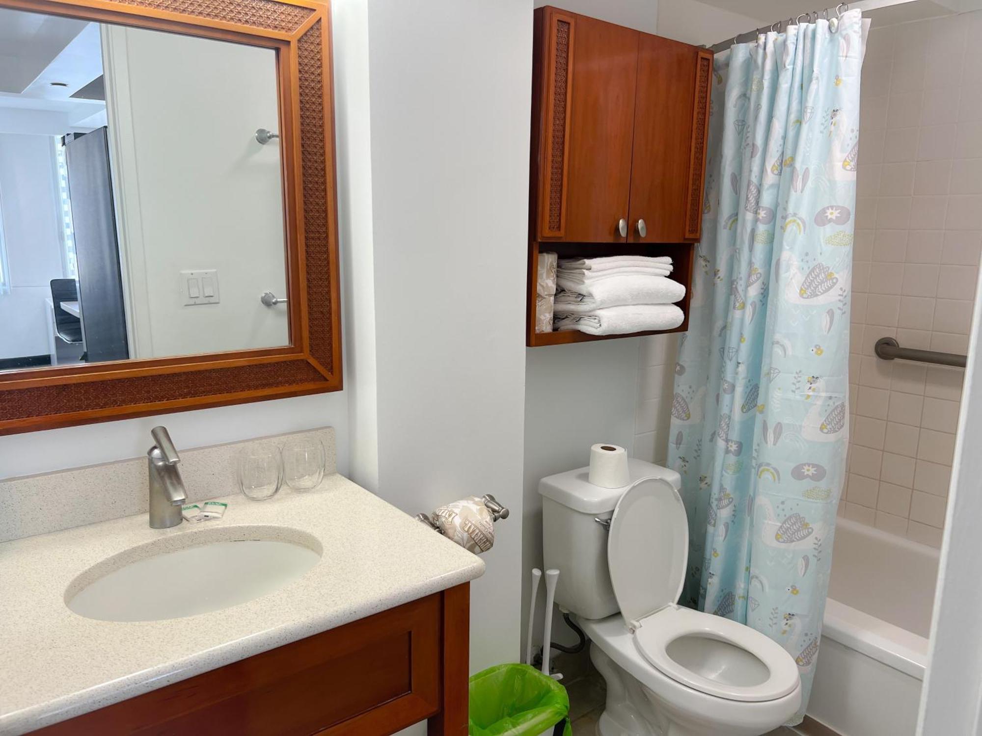Picturesque Pacific Monarch Apartment *